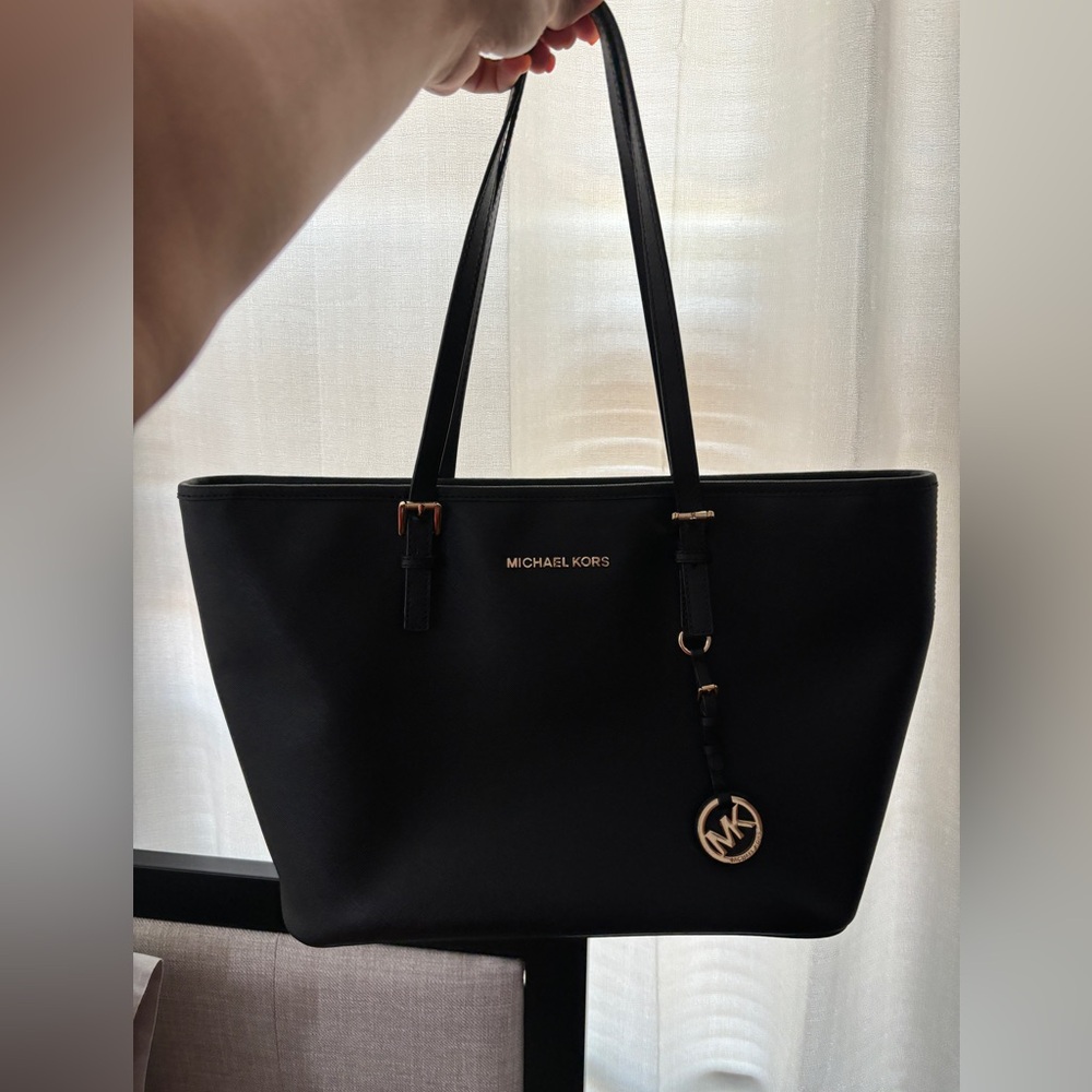 Michael Kors Outlet Savannah Large (Black)